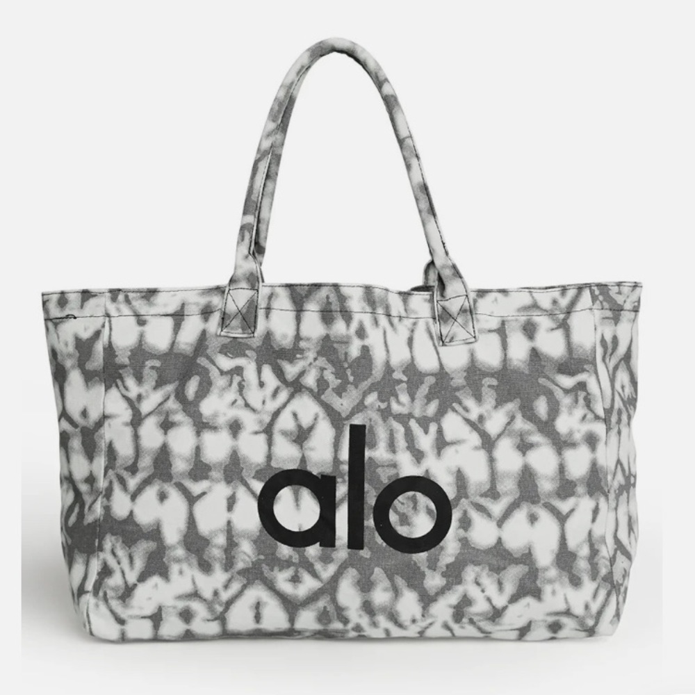 ALO YOGA TOTE BAG, ONE SIZE, GRAY TIE-DYE - Picture 3 of 7